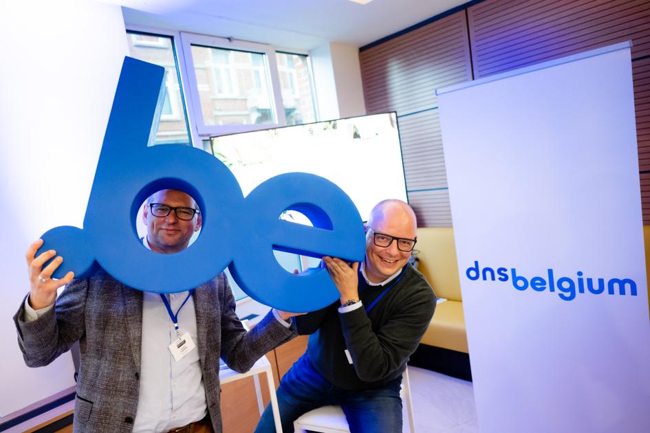 DNS Belgium challenges students to put a server on the moon DNS Belgium