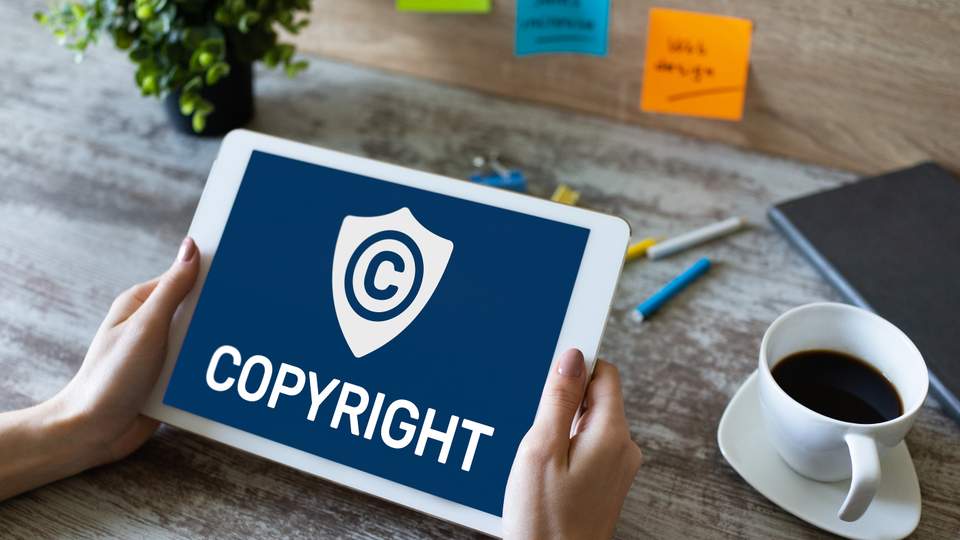  Copyright icoon op een scherm