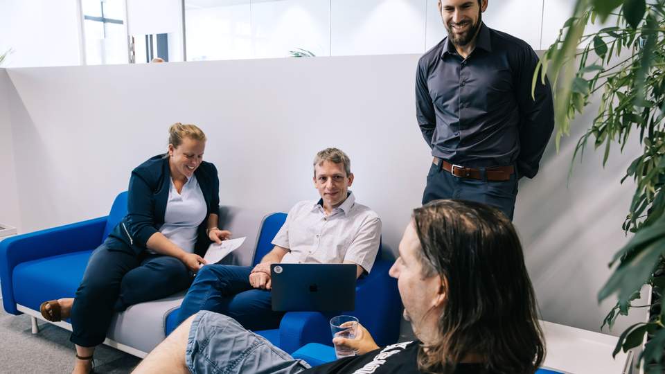 Cosy conversation among enigneering colleagues